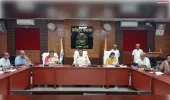 जिलाधिकारी ने कर-करेत्तर, राजस्व वसूली एवं राजस्व कार्यों की किया समीक्षा