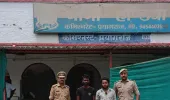 हण्डिया पुलिस ने दो शातिर अभियुक्त किया गिरफ्तार, चोरी की बाइक और अवैध तमंचा बरामद।