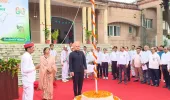 स्वाधीनता का गौरव तिरंगे को नमन, राष्ट्र के महानायकों को श्रद्धांजलि