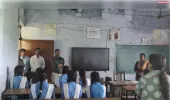 जिलाधिकारी भदोही द्वाराबच्चों से संवाद कर शिक्षा की गुणवत्ता एवं विद्यालयीय व्यवस्थाओं का लिया जायजा