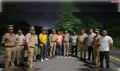 फिरोजाबाद पुलिस का बड़ा एक्शन: मुठभेड़ में 25-25 हजार के दो इनामी बदमाश घायल, तीन गिरफ्तार