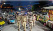 बारावफात पर्व पर सुरक्षा व्यवस्था को लेकर पुलिस अधीक्षक सोनभद्र ने परखी सुरक्षा  व्यवस्था  ,  किया पुलिस बल के साथ पैदल गस्त