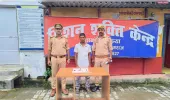 हण्डिया पुलिस  द्वारा 01 वांछित अभियुक्त गिरफ्तार, कब्ज से घटना में प्रयुक्त 01 लोहे की रॉड, 01  चाकू, बरामद।