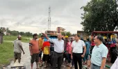 इमरती कॉलोनी के सामने जलभराव की समस्या के निराकरण हेतु नगर पालिका द्वारा जल निकासी कार्य जारी