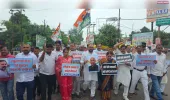 राहुल गांधी के खिलाफ एफआईआर के विरोध में कांग्रेस का जोरदार विरोध प्रदर्शन