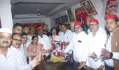सपा का पांचों सीटें जीतने का संकल्प, छात्राओं की पढ़ाई मुफ्त और कामगारों को आवास देने का ऐलान