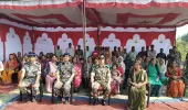 वाइब्रेंट विलेज कुमराहा में एसएसबी ने वितरित की कुर्सियां और मेजें