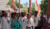 शोहरतगढ़ में कांग्रेसियों  ने विरोध प्रदर्शन कर एसडीएम को ज्ञापन सौंपा