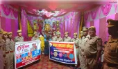 दुर्गा पूजा व दशहरा पर्व को लेकर सतर्कता एवं सुरक्षा के लिए पुलिस ने किया पैदल गश्त