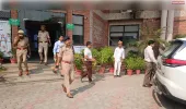 पी ई टी परीक्षा को लेकर डीएम और एसएसपी ने परीक्षा केंद्रों का किया निरीक्षण