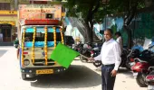 जिलाधिकारी ने पराली जलाये जाने से हो रहे प्रदूषण की रोकथाम हेतु  प्रचार वाहन को हरी झंण्डी दिखाई