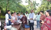 मतदाता सूची में नाम जुड़वाने के लिए विशेष कैंप का डीएम ने किया निरीक्षण