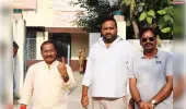 विधायक प्रेमपाल सिंह धनगर ने ठा. बीरी सिंह डिग्री कॉलेज में किया मतदान