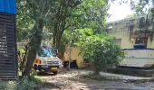 मोहनलालगंज सीएचसी का मुख्य मार्ग बदहाल, गड्ढों से होकर गुजर रहे मरीज
