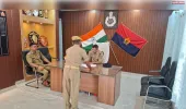 सोनभद्र में एएसपी ऑपरेशन ऋषभ रुणवाल ने संभाली परेड की कमान, पुलिस लाइन का किया सघन निरीक्षण