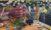 पूजा-अर्चना के लिए शहर के प्रमुख देवी मंदिरों में श्रद्धालुओं की भीड़ उमड़ी