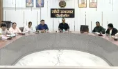 जिलाधिकारी ने राजनैतिक दलों के साथ की समीक्षा बैठक