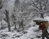 बर्फबारी से बढ़ी ठंड, दिल्‍ली में ऑरेंज अलर्ट जारी