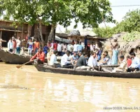 सपा विधायक अधिकारियों संग किया बाढ़ प्रभावित क्षेत्रों का निरीक्षण