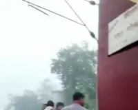 गंगा गोमती ट्रेन बीच रास्ते डिब्बों को छोड़ आगे बढ़ी, प्रयागराज में घटी घटना, टला बड़ा हादसा