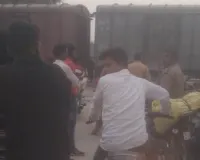 गुर्री रेलवे क्रॉसिंग पर प्रतिदिन गाड़ी खड़ी होने से लोगों का निकलना हुआ मुश्किल
