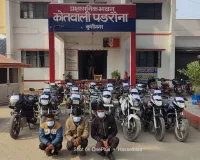 कुशीनगर : तीन शातिर वाहन चोरों के साथ पुलिस ने 19 बाइक किया बरामद 