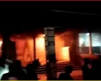 Fajilanagar : इलेक्ट्रॉनिक दुकान में शार्ट सर्किट से लगी भीषण आग, लाखों की संपत्ति राख