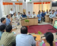 कुशीनगर : डीएम ने विभाग के सभी अधिकारियों के साथ की पहली समीक्षा बैठक