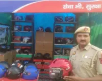 दिल्ली पुलिस के हवलदार ने मधुबन चौंक पर खोला पहला हेल्मेट बैंक