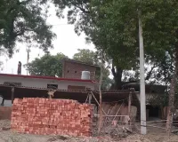 अम्बेडकरनगर सरकारी जमीन पर हो रहे अवैध निर्माण को पुलिस ने लगाई रोक