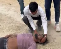 कुशीनगर : परीक्षा देने गए बीएससी छात्र को छात्र गुट ने बेरहमी से पीटकर किया मरणासन्न