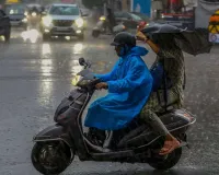 Aaj ka Mausam: 28, 29, 30 अक्टूबर को तबाही मचाएगा मोंथा तूफान, गिरेगी बिजली होगी बारिश मूसलाधार; IMD ने किया सावधान