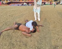 दंगल में पहलवानों ने दिखाए दांवपेंच