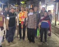 श्रीभूमी जिले के दुल्लभछड़ा में लगातार विकास की प्रक्रिया में पूर्व एडीसी निलमणि दास का आतिशबाजी और ढोल-नगाड़ों के साथ शाही स्वागत किया गया