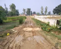 कीचड़ से सराबोर सड़क बना ग्रामीणों के लिए मुसीबत, आवागमन में दिक्कत