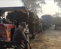 गन्ना सीजन में गोला-कुकरा मार्ग बंद करने का विरोध