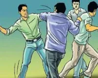 आधा दर्जन दबंगों ने महिला को घर से खींचकर की पिटाई