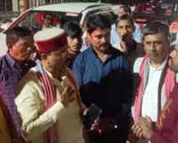 सड़क अधूरी छोड़ भागे ठेकेदार, ग्रामीणों का प्रदर्शन