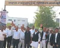  साथी की हत्या को लेकर वकीलों का आक्रोश बढ़ा, नारेबाजी कर कामकाज का किया बहिष्कार