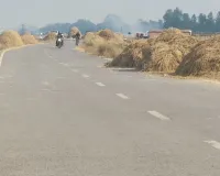 बार्डर रोड बना खलिहान, शीतलहर में राहगीरों के लिए बढ़ा खतरा