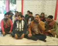 फतेहपुर में लेखपाल की मौत पर सीतापुर में प्रदर्शन, एसडीएम और कानूनगो पर एफआईआर की मांग, कहा- जारी रहेगा आंदोलन 