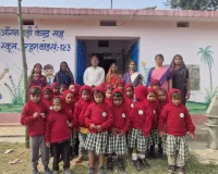 पुरहरा मॉडल आंगनबाड़ी केंद्र में बच्चों के बीच गर्म स्वेटर का किया गया वितरण