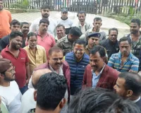 फुटपाथ दुकानदारों की समस्याओं को लेकर नगर आयुक्त व नगर सहायक आयुक्त से मिले पूर्व सदर विधानसभा प्रत्याशी मुन्ना सिंह, दुकानदारों के लिए वैकल्पिक व्यवस्था होने तक कार्रवाई रोकने की मांग