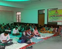 फतेहपुर के लेखपाल की मौत पर कार्रवाई की मांग तेज, गोरखपुर में लेखपालों का धरना