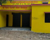 गोला ब्लॉक में खाद-बीज संकट गहराया, 10 समितियों पर सिर्फ 6 सचिव—किसान बेहाल, बुआई पर संकट