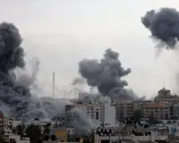 गाजा पर IDF का भीषण अटैक: हमास के ठिकानों पर भारी गोलाबारी, अल-मवासी में UNWRA केंद्र के पास कई मौतें