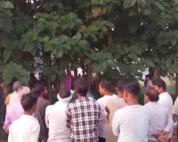 सागौन के पेड़ से लटकता मिला व्यक्ति का शव