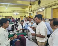 लेबर वार्ड में गंदगी पर CMS को लगाई फटकार, डीएम ने किया जिला अस्पताल का निरीक्षण, अनुपस्थित दो डॉक्टरों को नोटिस 