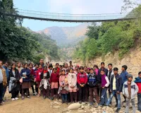 कम्पोजिट विद्यालय लेदवा  के छात्रों ने शैक्षिक भ्रमण के दौरान देखा नेपाल का पहाड़ी दृश्य