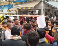 विश्व हिंदू परिषद और बजरंग दल ने किया जोरदार विरोध प्रदर्शन, बांग्लादेश में हिंदू युवक की हत्या के विरोध में फूंका पुतला